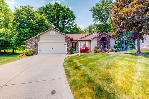 Dog-Friendly Yard! Family Retreat in Fort Wayne House in Fort Wayne