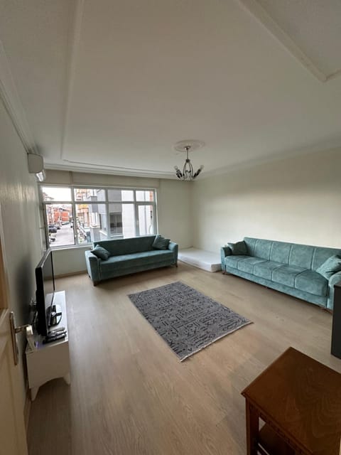 Communal lounge/ TV room, Bed, TV and multimedia, Living room, Photo of the whole room, Seating area, Evening entertainment, Bedroom