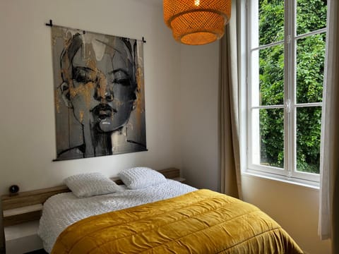 Bed, Decorative detail, Bedroom