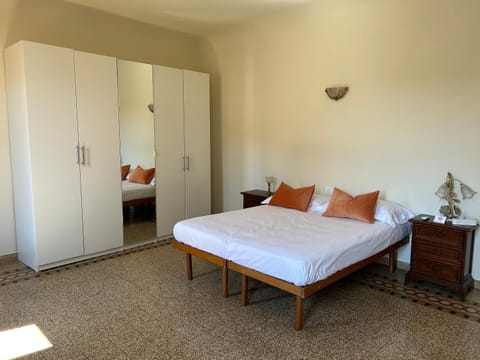 Bed, Bedroom, wardrobe