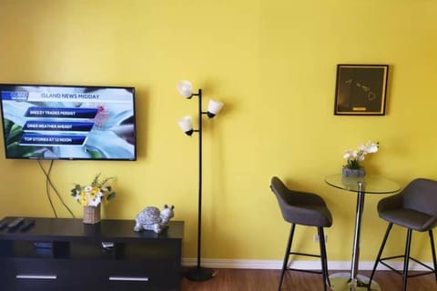 Waikiki condo -18F Apartment in McCully-Moiliili