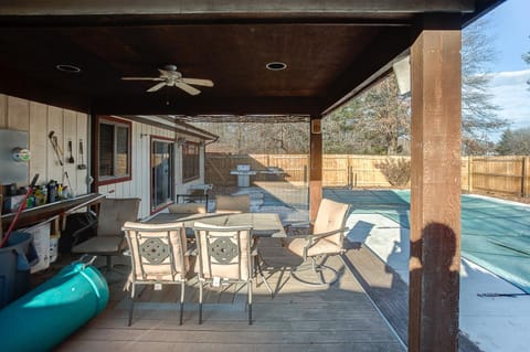 Spacious Tranquility with Private Pool home House in Belleville