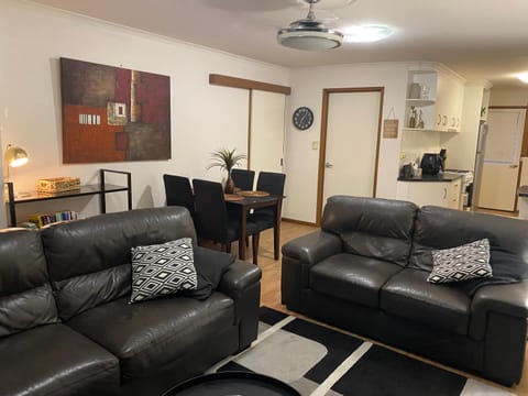 Kitchen or kitchenette, Living room, Seating area, Dining area, fireplace