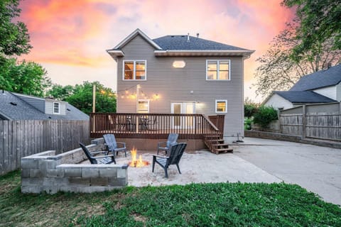 Property building, Patio, BBQ facilities, Garden, Garden view, Sunset