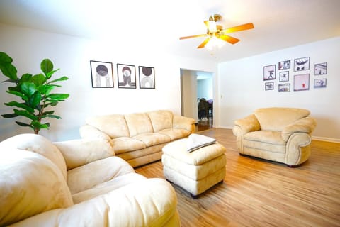 Living room, Seating area, fireplace