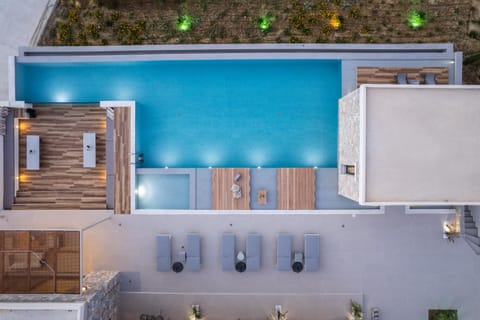 Swimming pool, sunbed