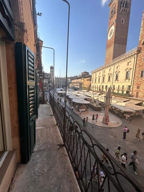 Day, Balcony/Terrace, City view, Location