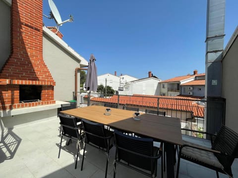 Day, BBQ facilities, View (from property/room), Balcony/Terrace, Dining area