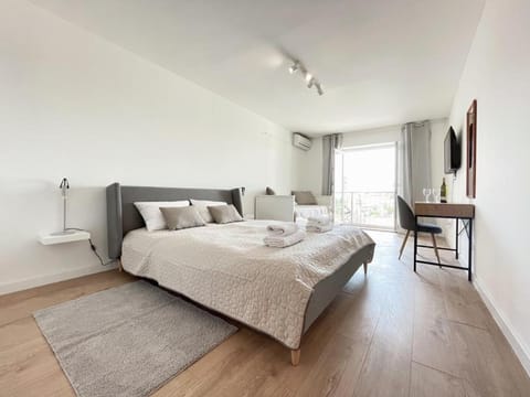 Bed, Photo of the whole room, Bedroom, Sea view, Sea view, Quiet street view, Inner courtyard view, towels