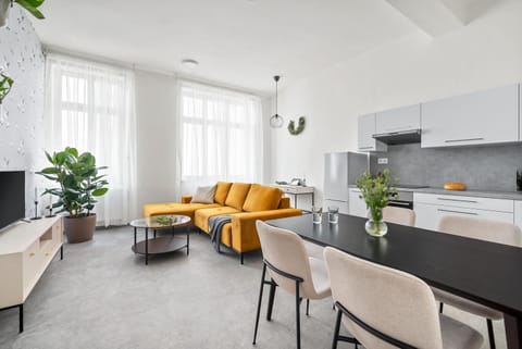 Kitchen or kitchenette, Living room, Seating area, stove