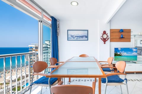 Natural landscape, TV and multimedia, View (from property/room), Living room, Dining area, Beach, Sea view