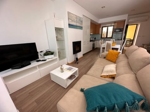 Communal lounge/ TV room, TV and multimedia, Living room, Seating area