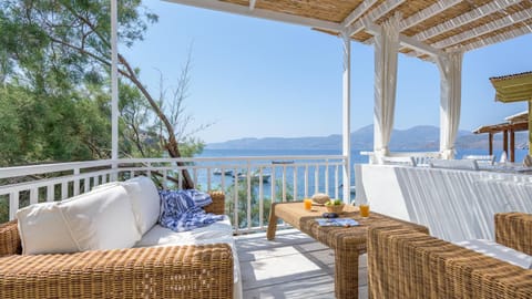 Day, Natural landscape, View (from property/room), Balcony/Terrace, Seating area, Dining area, Mountain view, Sea view