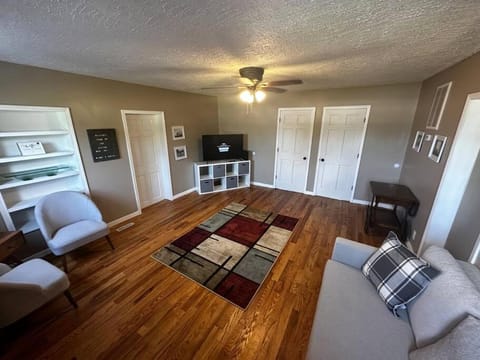 TV and multimedia, Living room, Photo of the whole room, Seating area