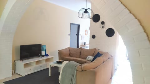 Communal lounge/ TV room, Communal lounge/ TV room, TV and multimedia, Living room, Seating area, Evening entertainment
