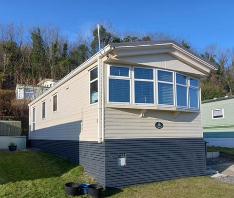Wonderful 2 bedroom mobile home Campground/
RV Resort in Aberystwyth