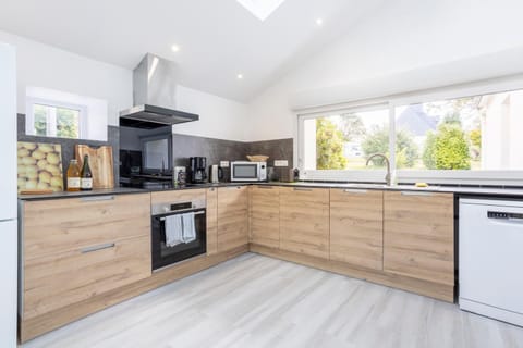 Kitchen or kitchenette, Living room