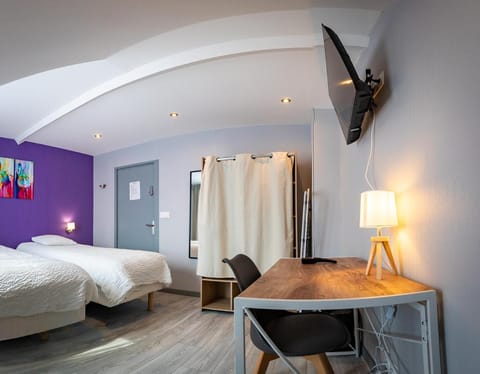 Bed, TV and multimedia, Photo of the whole room, Bedroom, hair dresser