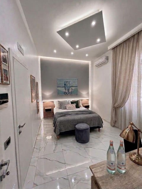 Bed, Living room, wardrobe, air conditioner