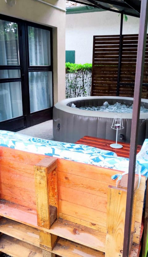 Patio, Hot Tub