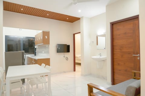 TV and multimedia, Kitchen or kitchenette, Living room, Seating area, Dining area, minibar, oven