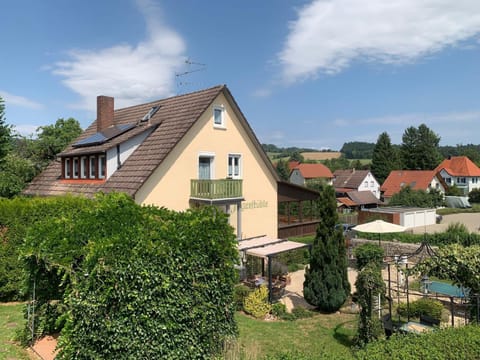 Property building, Garden, Balcony/Terrace