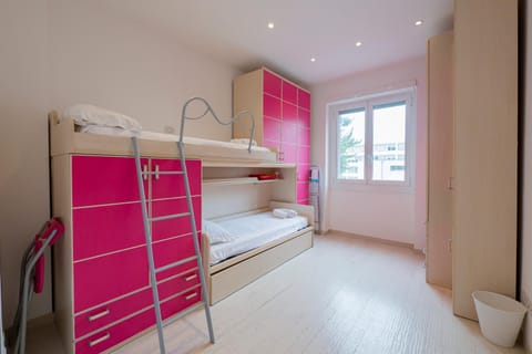 Bed, Bedroom, bunk bed, wardrobe