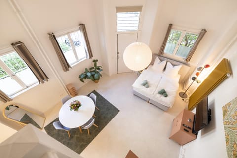 Bed, Living room, Photo of the whole room, Seating area, Dining area, Bedroom
