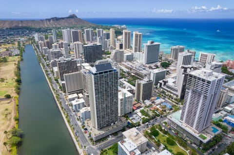 Property building, Nearby landmark, Neighbourhood, Bird's eye view, City view, Sea view, Street view, Location