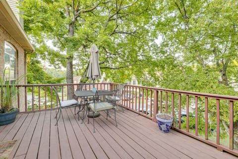 Family Home with Deck 12 Mi to Downtown Nashville! House in Brentwood