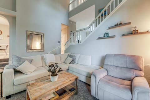 Family Home with Deck 12 Mi to Downtown Nashville! House in Brentwood