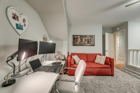 Family Home with Deck 12 Mi to Downtown Nashville! House in Brentwood