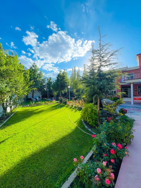 Day, Garden