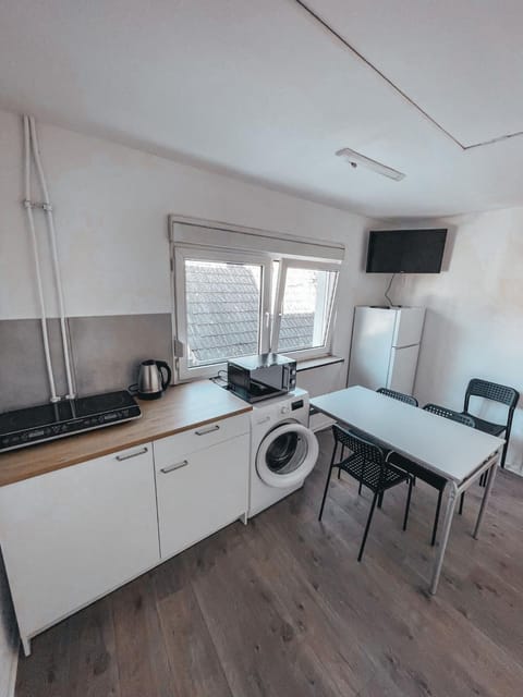 Kitchen or kitchenette, Seating area, Dining area, minibar, stove, washing machine