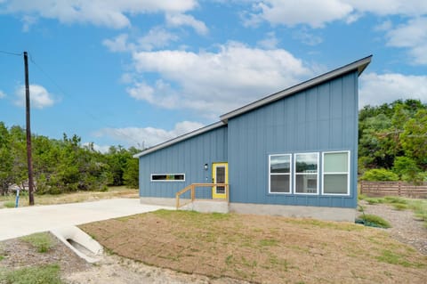 Canyon Lake Oasis Backyard and Wraparound Deck! House in Canyon Lake