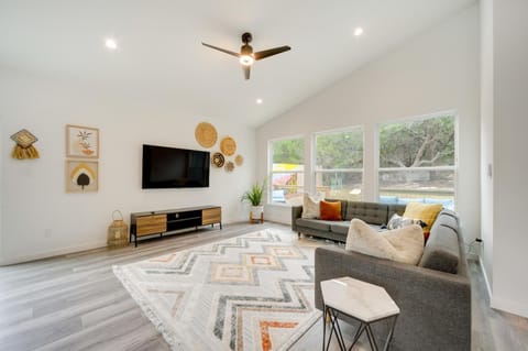 Canyon Lake Oasis Backyard and Wraparound Deck! House in Canyon Lake