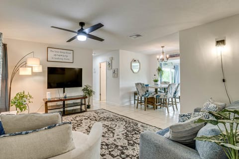 Port Charlotte Home with Sunroom, Grill and Fire Pit! House in Port Charlotte