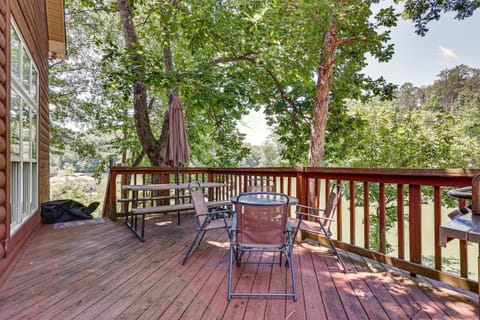 Double Springs Cabin Stay with Deck and Shared Dock! Cabin in Lewis Smith Lake