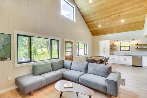 Modern Lakeside Cabin with Mountain Views and Hot Tub! Cabin in Flathead Lake