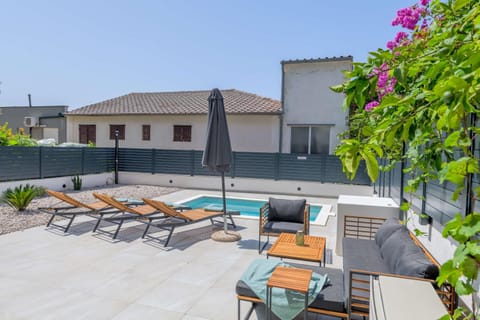Pool view, Swimming pool, sunbed