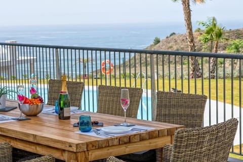 Natural landscape, View (from property/room), Balcony/Terrace, Balcony/Terrace, Dining area, Pool view, Sea view, Swimming pool