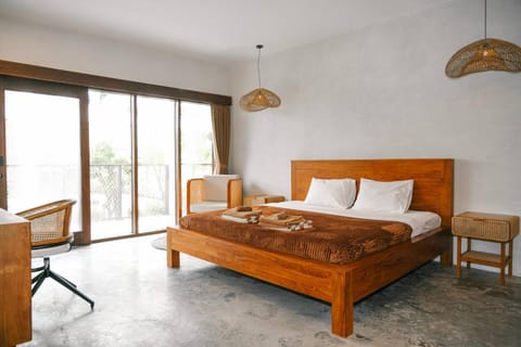 Bed, Living room, Photo of the whole room, Seating area, Bedroom