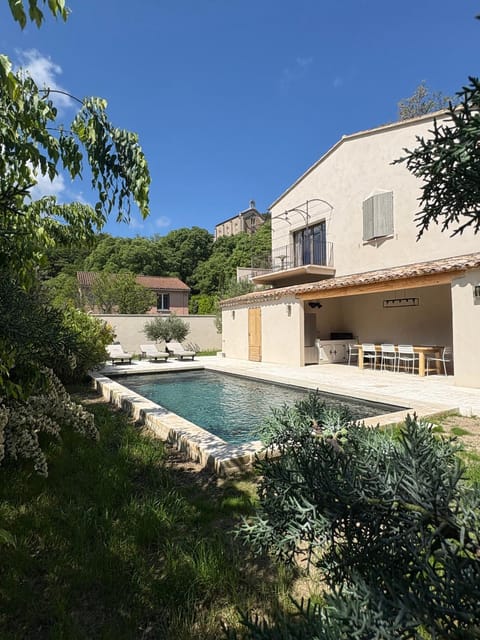 Property building, Garden, Garden view, Swimming pool