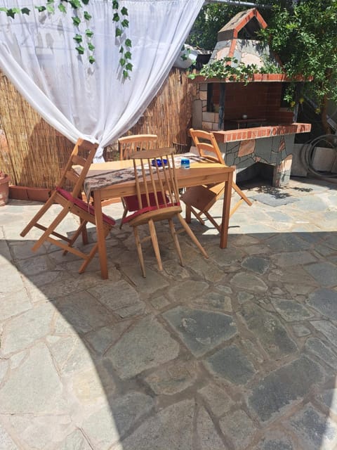Patio, Dining area