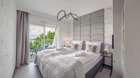 Bed, Photo of the whole room, Bedroom, Sea view, towels