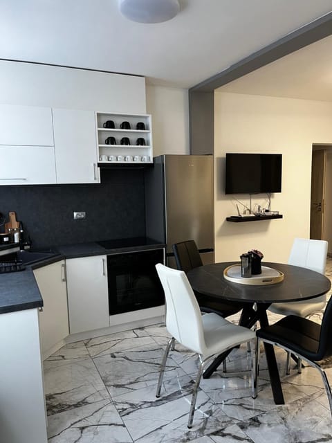 TV and multimedia, Kitchen or kitchenette, Living room, Dining area, minibar
