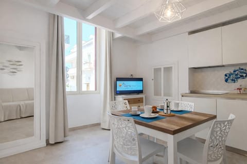 TV and multimedia, Kitchen or kitchenette, Seating area, Dining area