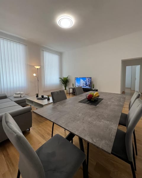 TV and multimedia, Living room, Seating area, Dining area, hair dresser