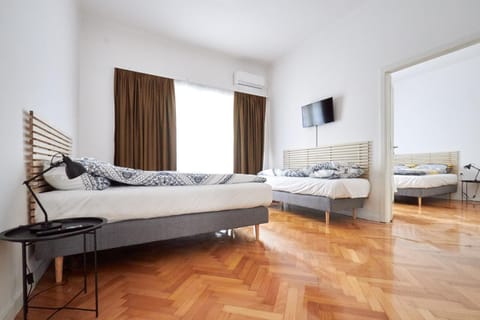 TV and multimedia, Seating area, Bedroom, air conditioner