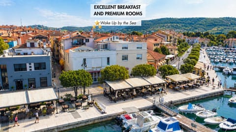 Property building, Day, Neighbourhood, Natural landscape, Bird's eye view, City view, Mountain view, Sea view, Location